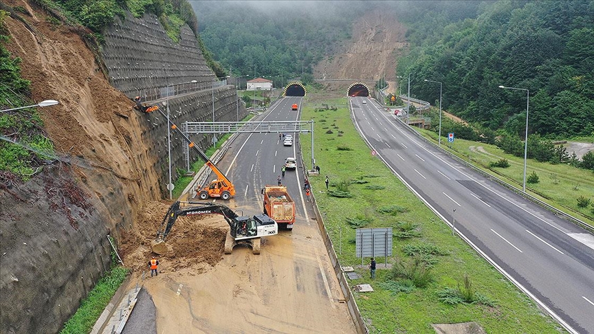 Bolu Dağı Tüneli İstanbul istikameti heyelan nedeniyle ulaşıma kapatıldı 
