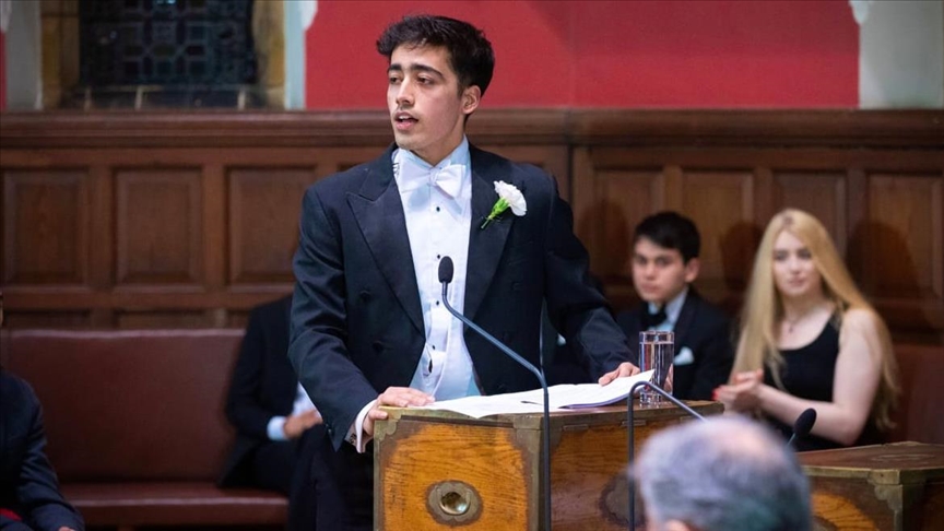 Pakistan school massacre survivor rises to lead Oxford debate society