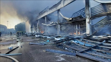 Најмалку 18 лица загинаа во руски ракетен напад врз трговски центар во Украина