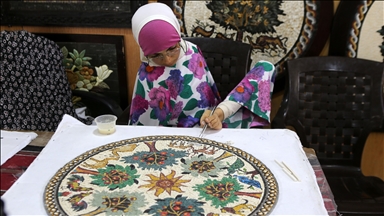 Jordanian woman masters mosaic art with no arms