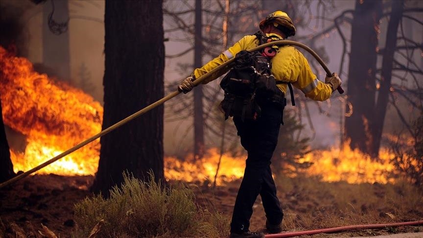 SHBA, zjarret pyjore në Kaliforni rrezikojnë qindra objekte 