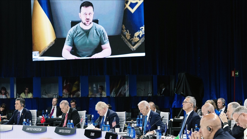 Украинский лидер призвал НАТО помочь остановить террор России