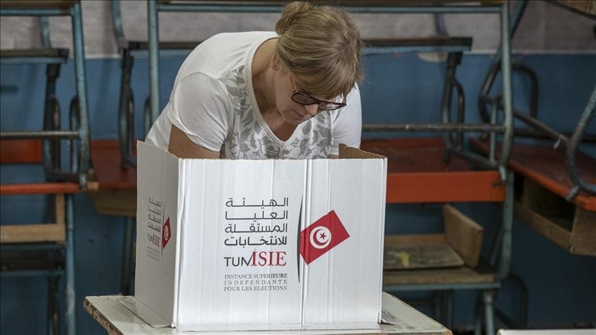 هيئة انتخابات تونس: 24 حزبا يشاركون بحملة الاستفتاء على الدستور