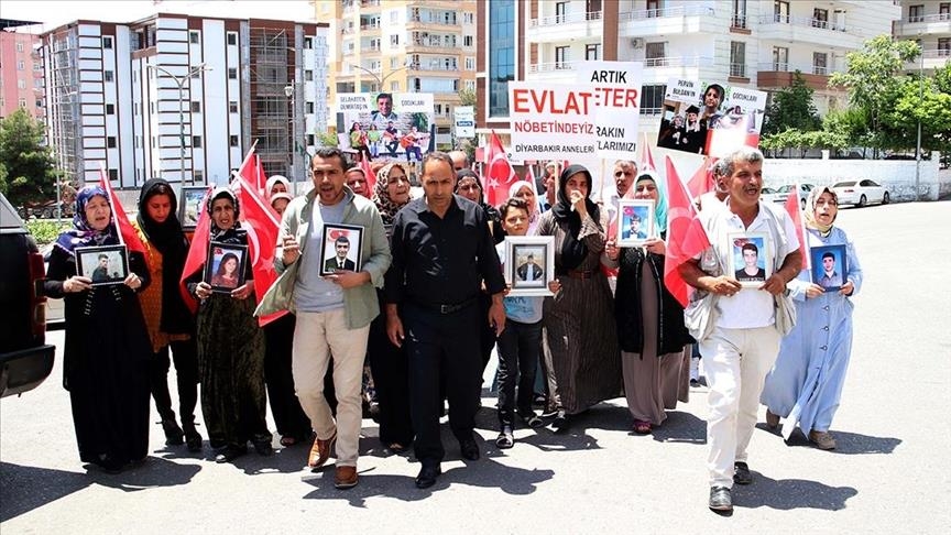 1 more family joins anti-PKK sit-in in southeastern Türkiye