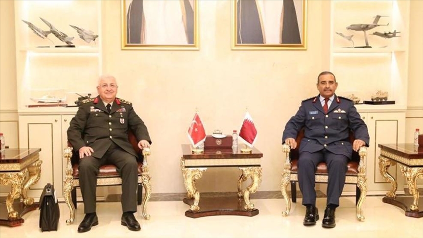 رئيس الأركان التركي يجتمع مع نظيره القطري