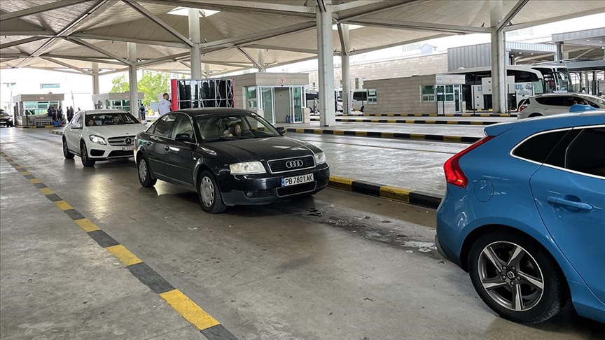Gurbetçiler Türkiye'ye özlemle giriyor