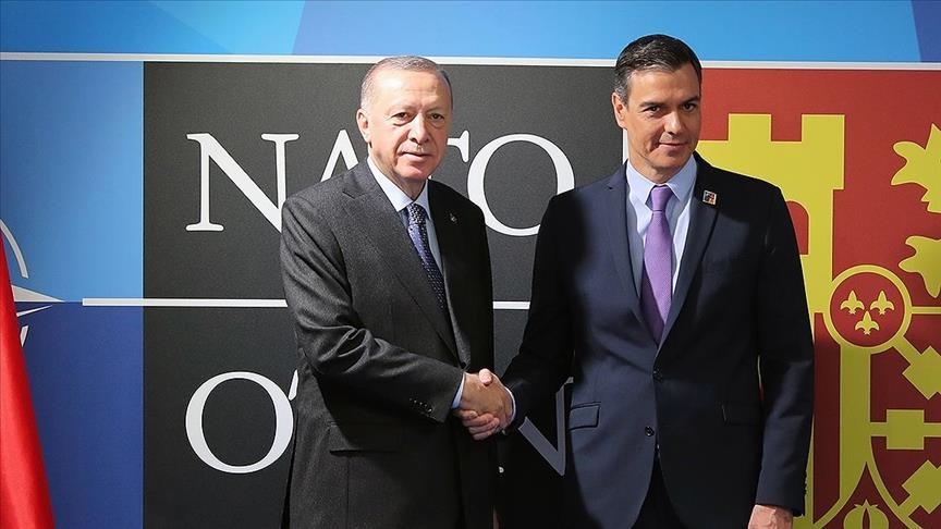أردوغان يلتقي رئيس وزراء إسبانيا على هامش قمة الناتو