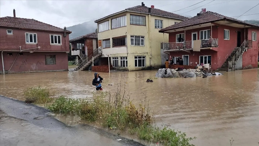 Karabük'te sağanak hayatı olumsuz etkiliyor