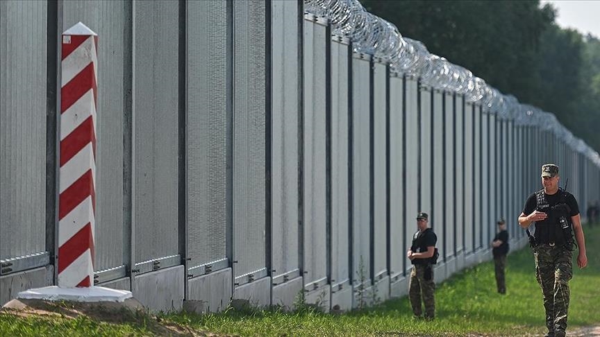 Poland completes steel wall at Belarusian border to block migrant influx