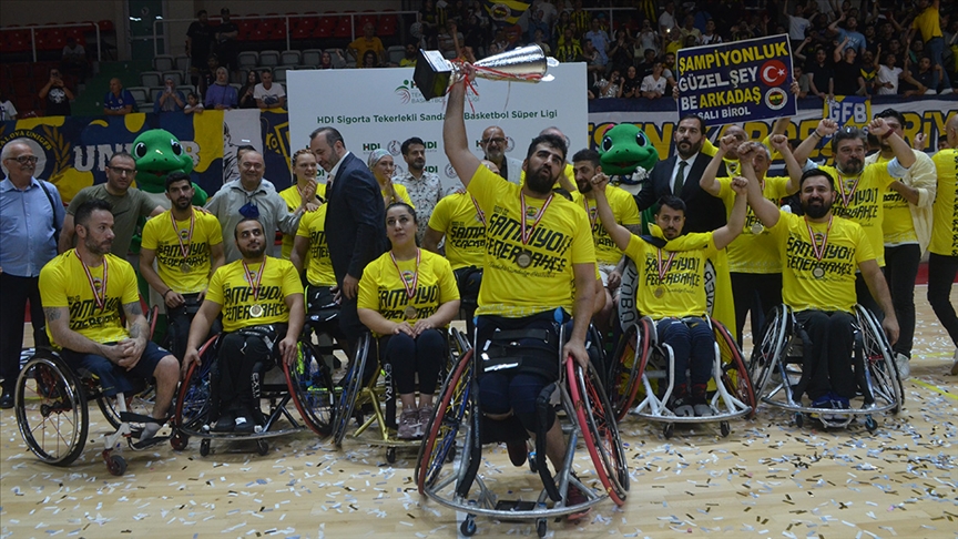 Basketbolda Türkiye liglerine Fenerbahçe damgası