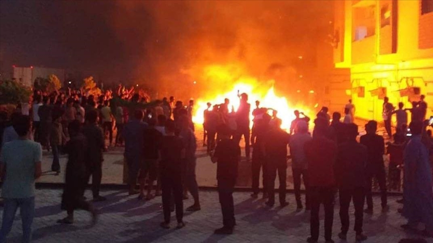 Libya’da eylemciler Tobruk’taki Temsilciler Meclisini ateşe verdi