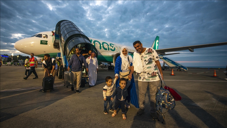 Suudi Arabistan'dan Trabzon'a 3 yıl sonra ilk charter uçuşu gerçekleştirildi 