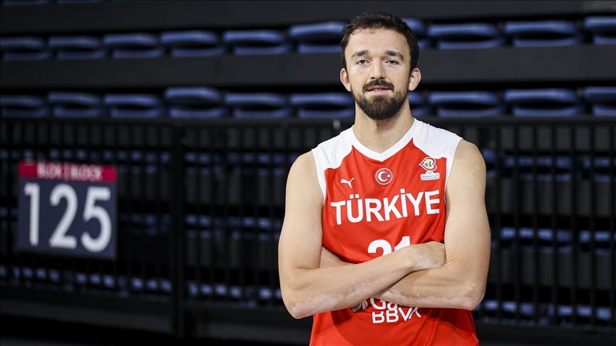 ملی‌پوش بسکتبال ترکیه: برای پیروزی بر انگلستان عزم جدی داریم