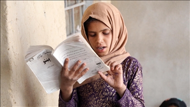 BM: Afganistan'da 1,2 milyon kız, ortaokul öğrenimini sürdüremiyor