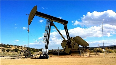 Нефть дешевеет на фоне прогнозов мирового экономического спада