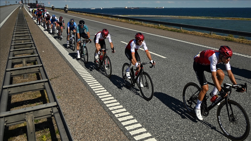 Dutch cyclist Jakobsen wins 2nd stage of Tour de France Dutch cyclist Jakobsen wins 2nd stage of Tour de France