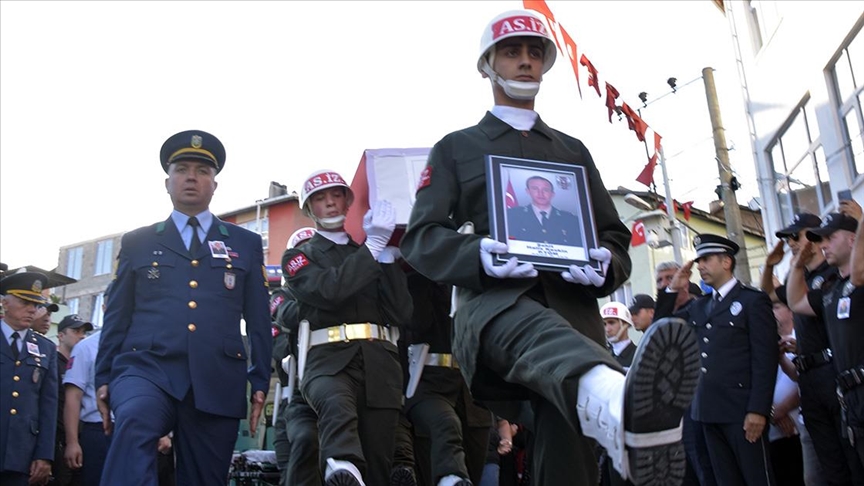 Şehit Piyade Teğmen Halis Keskin Bursa’da son yolculuğuna uğurlandı Şehit Piyade Teğmen Halis Keskin Bursa’da son yolculuğuna uğurlandı
