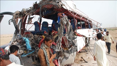 بر اثر واژگونی اتوبوس مسافربری در پاکستان 19 نفر جان باختند