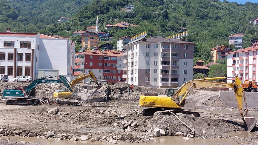 Bozkurt'ta binalarla caddeleri temizleme çalışmaları sürüyor