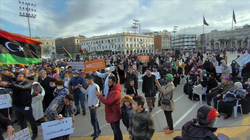 احتجاجات ليبيا.. هل يتمكّن "الرئاسي" من إسقاط البرلمان؟ (تحليل)