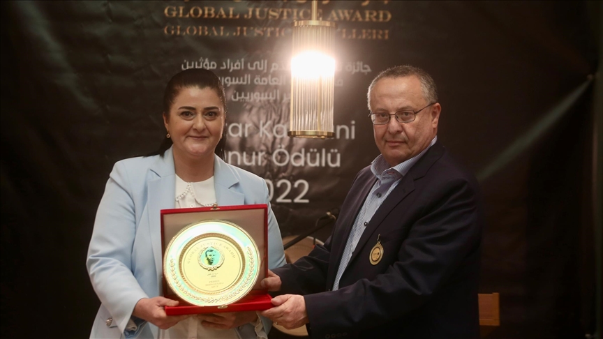 'Nizar Kabbani Nişanı' yazar Peren Birsaygılı Mut'a takdim edildi