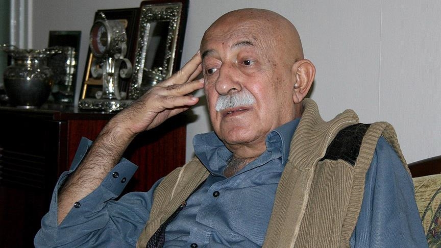 Modern Türk şiirinin coşkun kalemi: Erdem Bayazıt