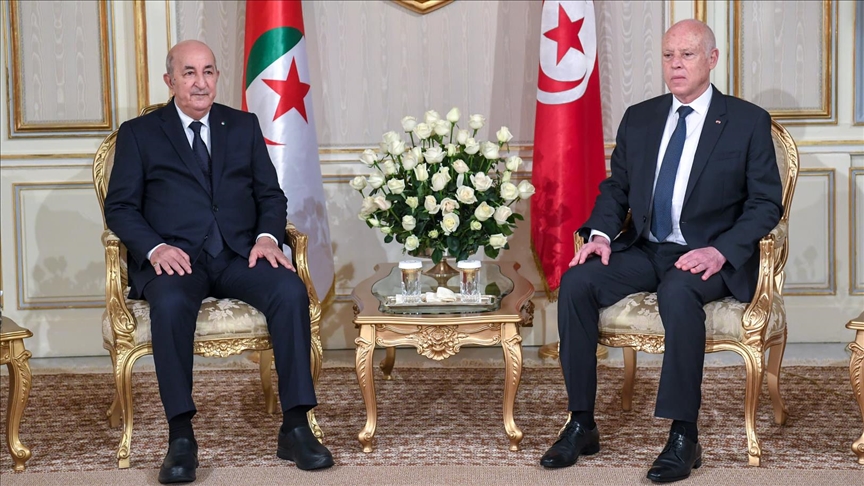 الرئيس التونسي يزور الجزائر للمشاركة بذكرى الاستقلال