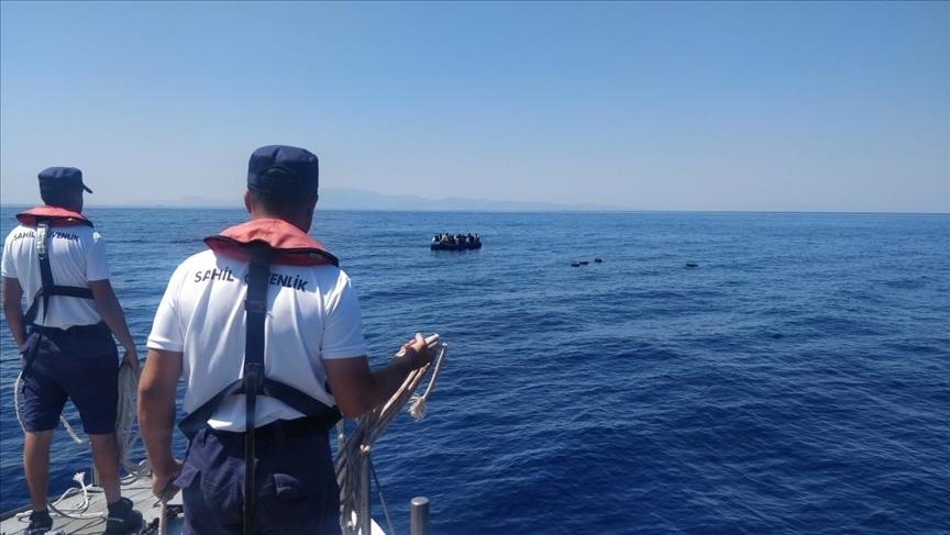 У берегов Кушадасы спасены 49 нелегальных мигрантов