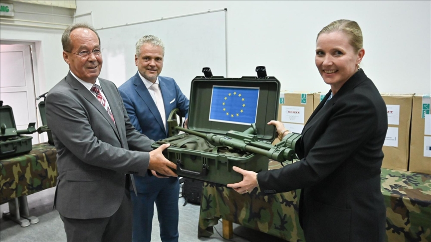 Evropska unija donirala Oružanim snagama BiH 150 detektora metala