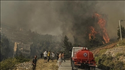 Wildfire continues to burn in central Greece