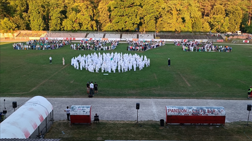 BiH: U Bihaću performansom odana počast žrtvama genocida u Srebrenici