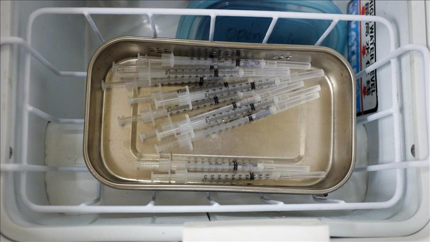 Канада фрла 13,6 милиони дози вакцини против коронавирусот