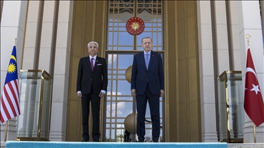 Turkish president welcomes Malaysia's premier with official ceremony