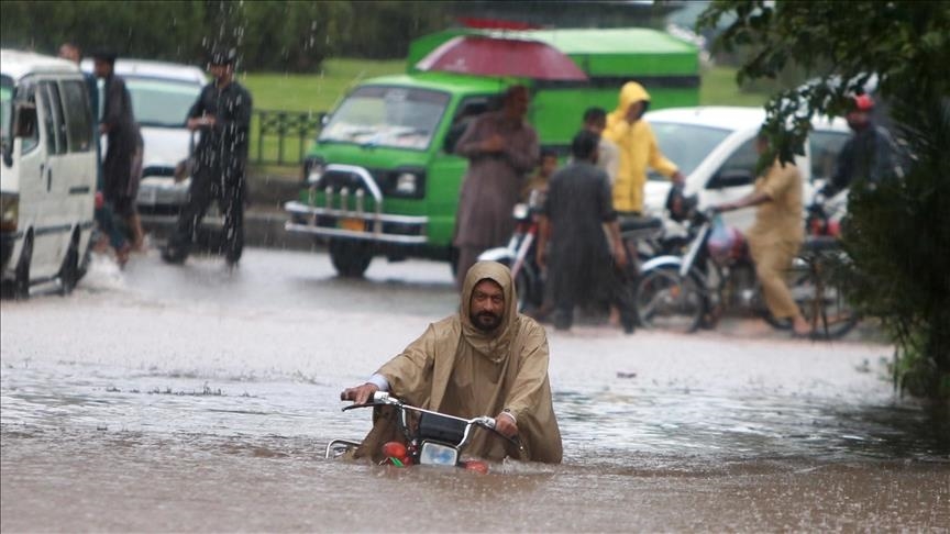 Pakistan : le bilan des inondations s'alourdit à 98 morts
