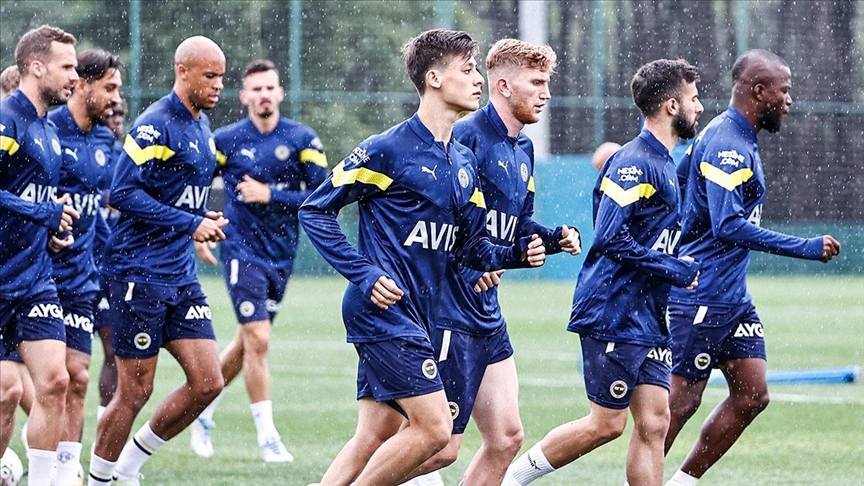 Fenerbahçe'de yeni sezon hazırlıkları sürüyor