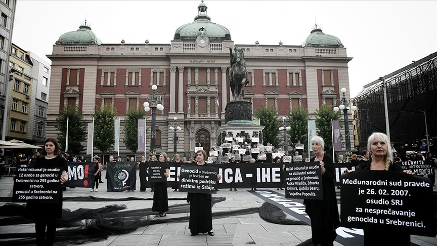 Beograd: Žene u crnom obeležile 27. godišnjicu genocida u Srebrenici