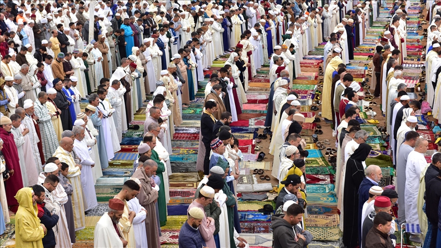 المسلمون في المغرب يؤدون صلاة عيد الأضحى