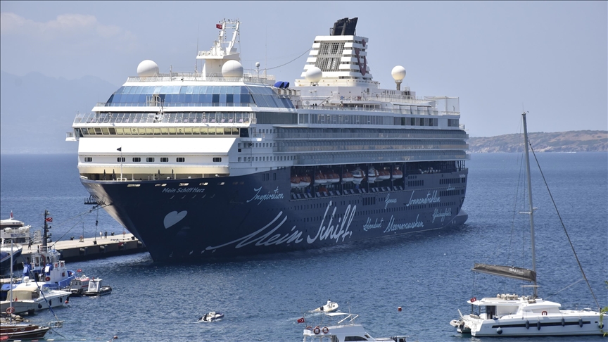 В порту Бодрума пришвартовался круизный лайнер Mein Schiff Herz