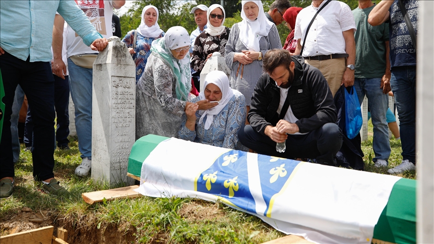 Konačan smiraj za 50 žrtava genocida u Srebrenici: Ukopani očevi, sinovi, braća...