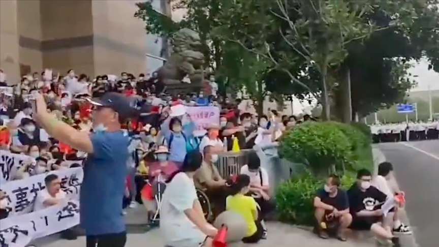 Frozen bank money triggers protests in China