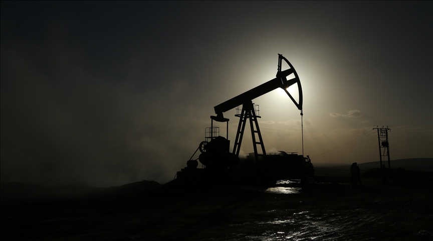 Precio del petróleo cae a medida que China vuelve a imponer restricciones por COVID-19