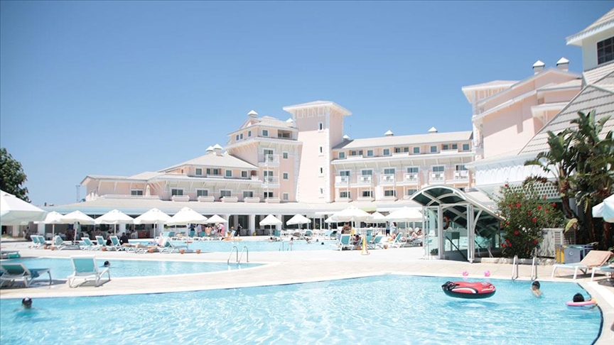 Antalya turizminde bayram tatili hareketliliği yaşanıyor