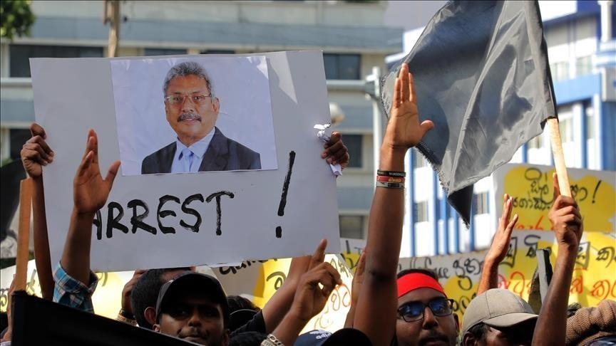 Presiden Sri Lanka melarikan diri dari negaranya dengan pesawat militer