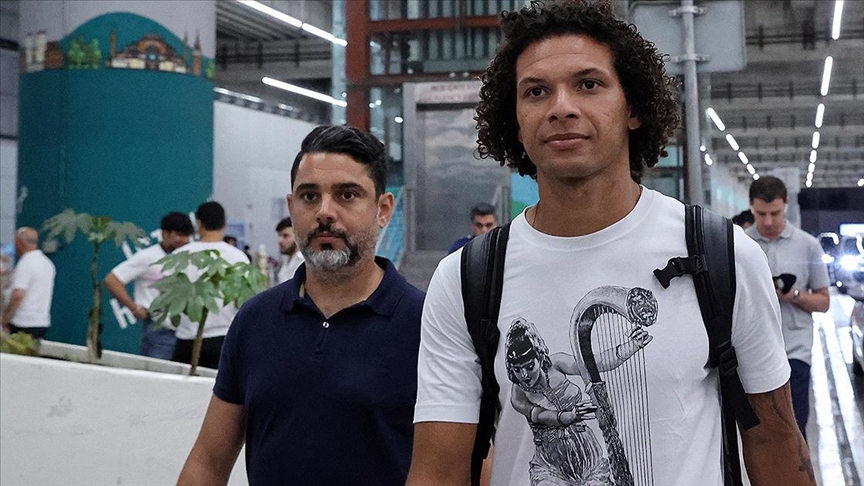 Fenerbahçe'nin prensip anlaşmasına vardığı Willian Arao, İstanbul'a geldi