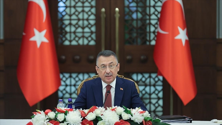 Cumhurbaşkanı Yardımcısı Oktay, 15 Temmuz şehitlerini andı