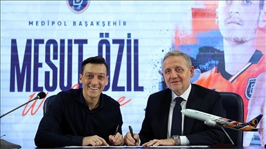 Football: Mesut Özil rejoint "Istanbul Medipol Basaksehir"