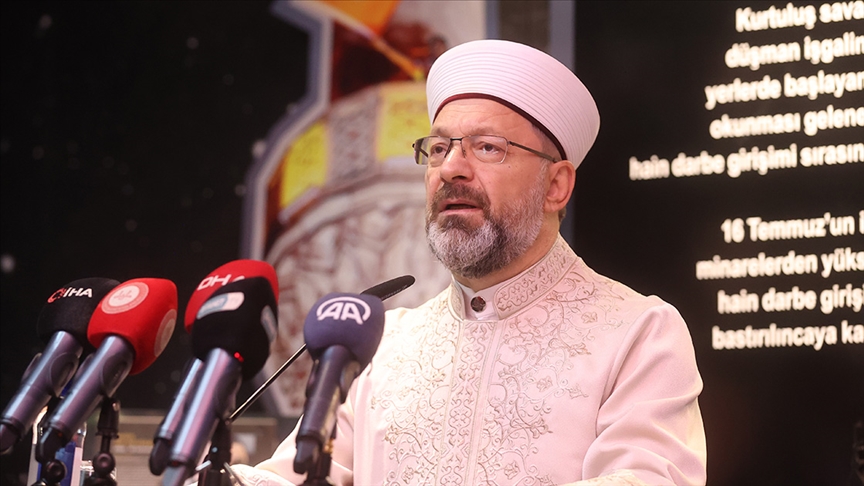 Diyanet İşleri Başkanı Erbaş: İstiklal ve istikbaline sahip çıkmak için mücadele eden herkese şükranlarımı sunuyorum