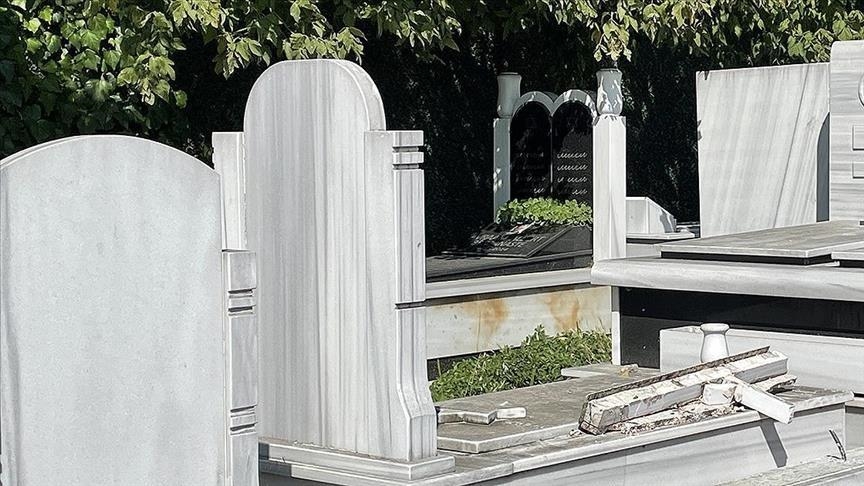 ولاية إسطنبول: 5 أطفال وراء تخريب شواهد بمقبرة يهودية
