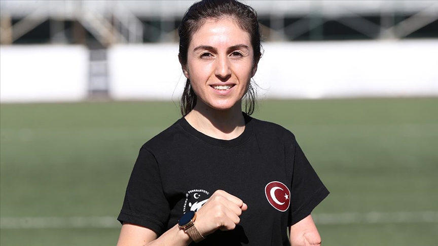 Para tekvandonun 'altın' kızı olimpiyat puanı için ter döküyor