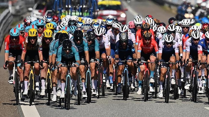 Australian cyclist Michael Matthews wins Tour de France stage 14